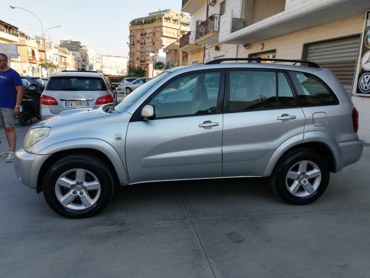 Toyota RAV4, Carros, Bissau