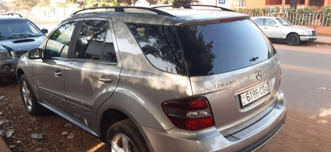 Mercedes-Benz M-Class, Carros, Bissau