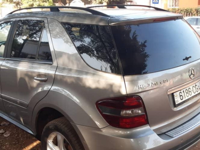 Mercedes-Benz M-Class, Carros, Bissau