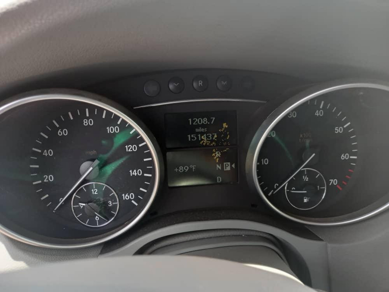 Mercedes-Benz M-Class, Carros, Bissau
