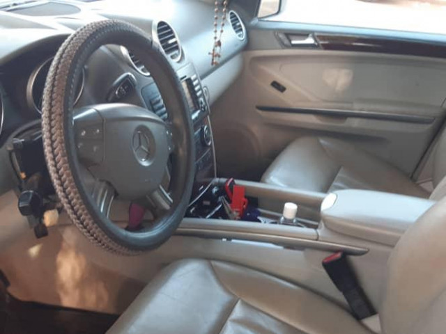 Mercedes-Benz M-Class, Carros, Bissau