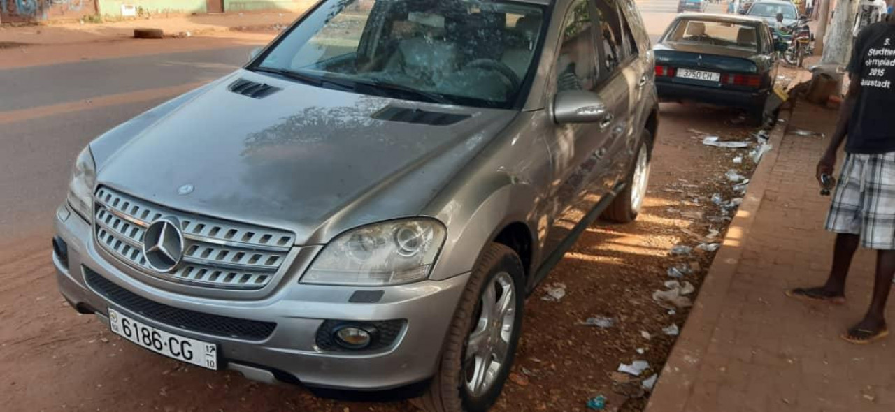 Mercedes-Benz M-Class, Carros, Bissau