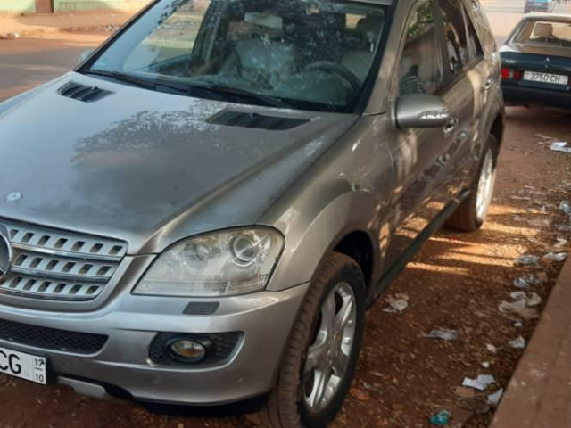 Mercedes-Benz M-Class, Carros, Bissau