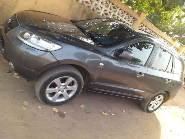 Hiunday Santa Fé, Carros, Bissau