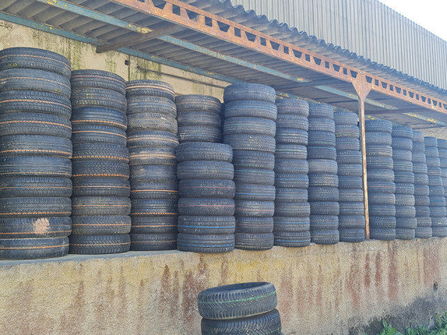 Pneus diferentes, Peças para Veículos, Bissau