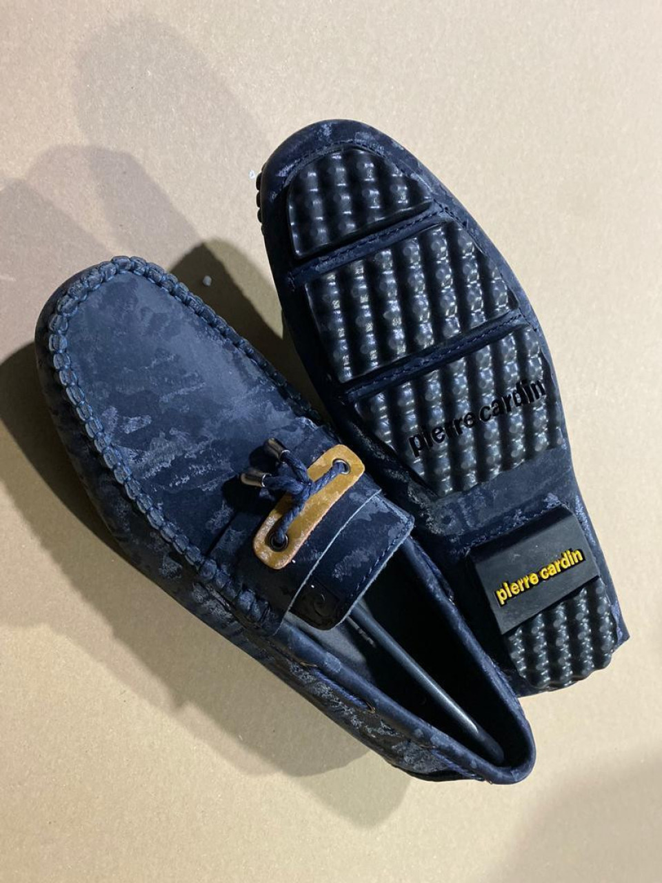 Sapatos diferentes, Calçado, Bissau