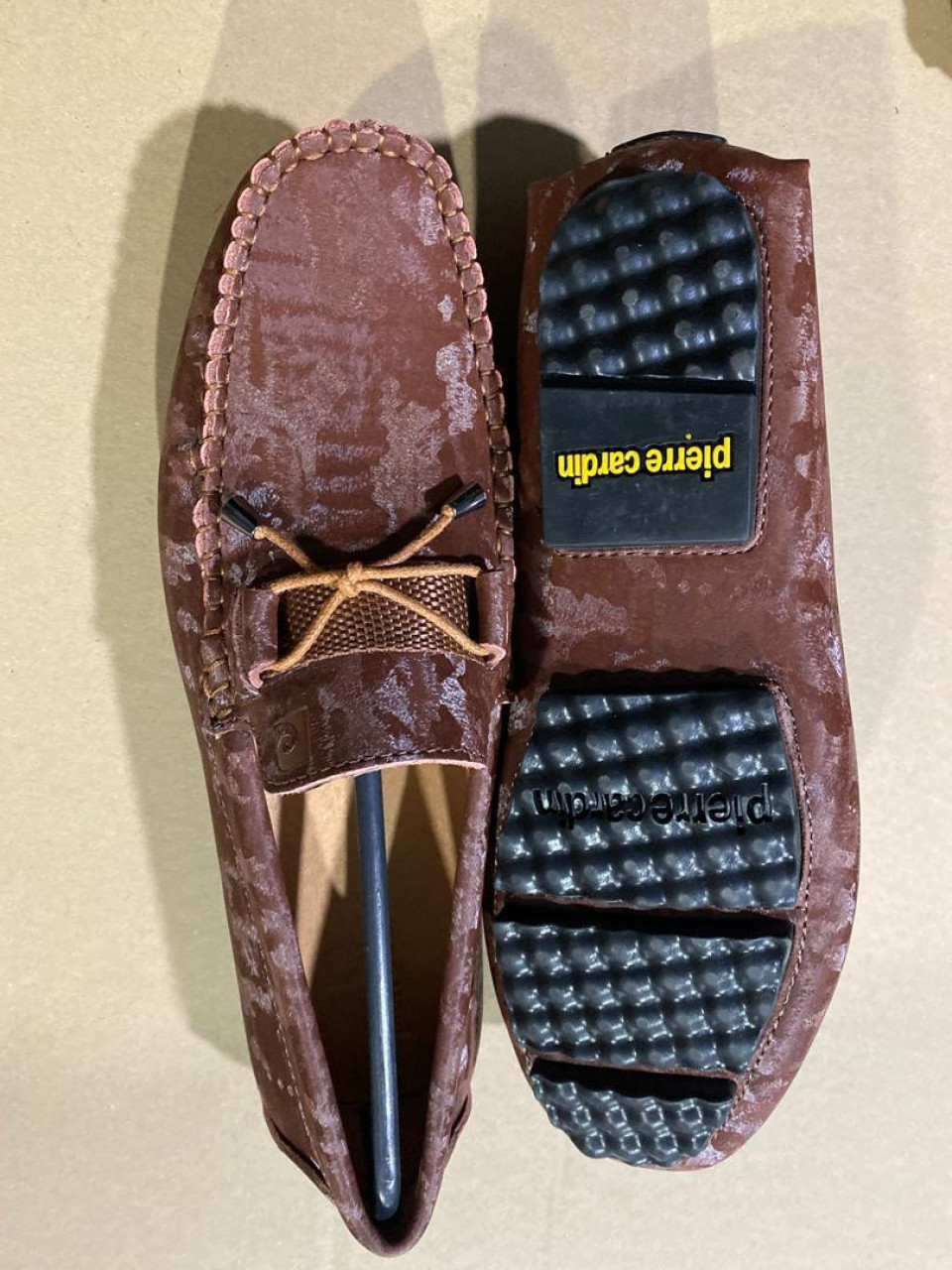 Sapatos diferentes, Calçado, Bissau
