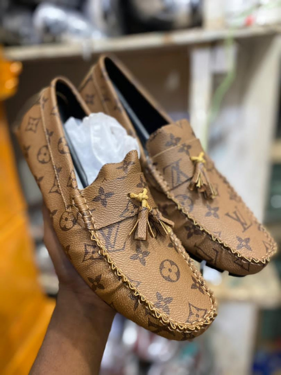 Sapatos diferentes, Calçado, Bissau