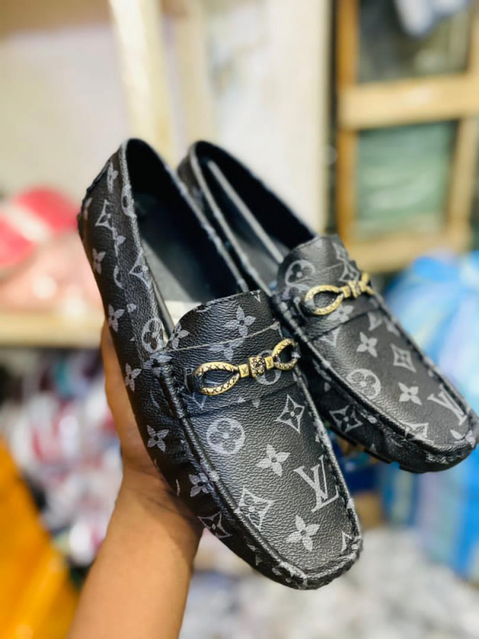 Sapatos diferentes, Calçado, Bissau