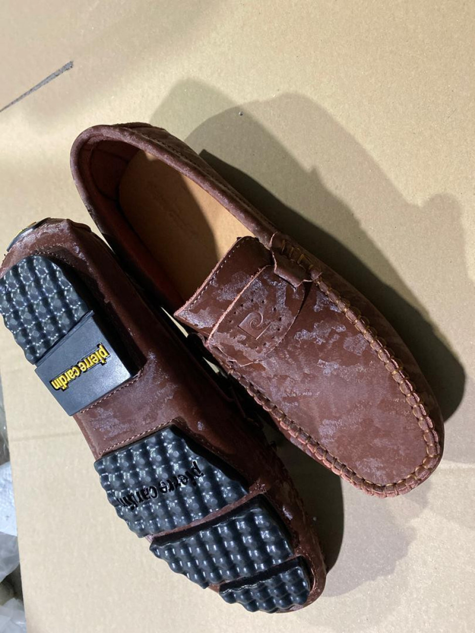 Sapatos diferentes, Calçado, Bissau