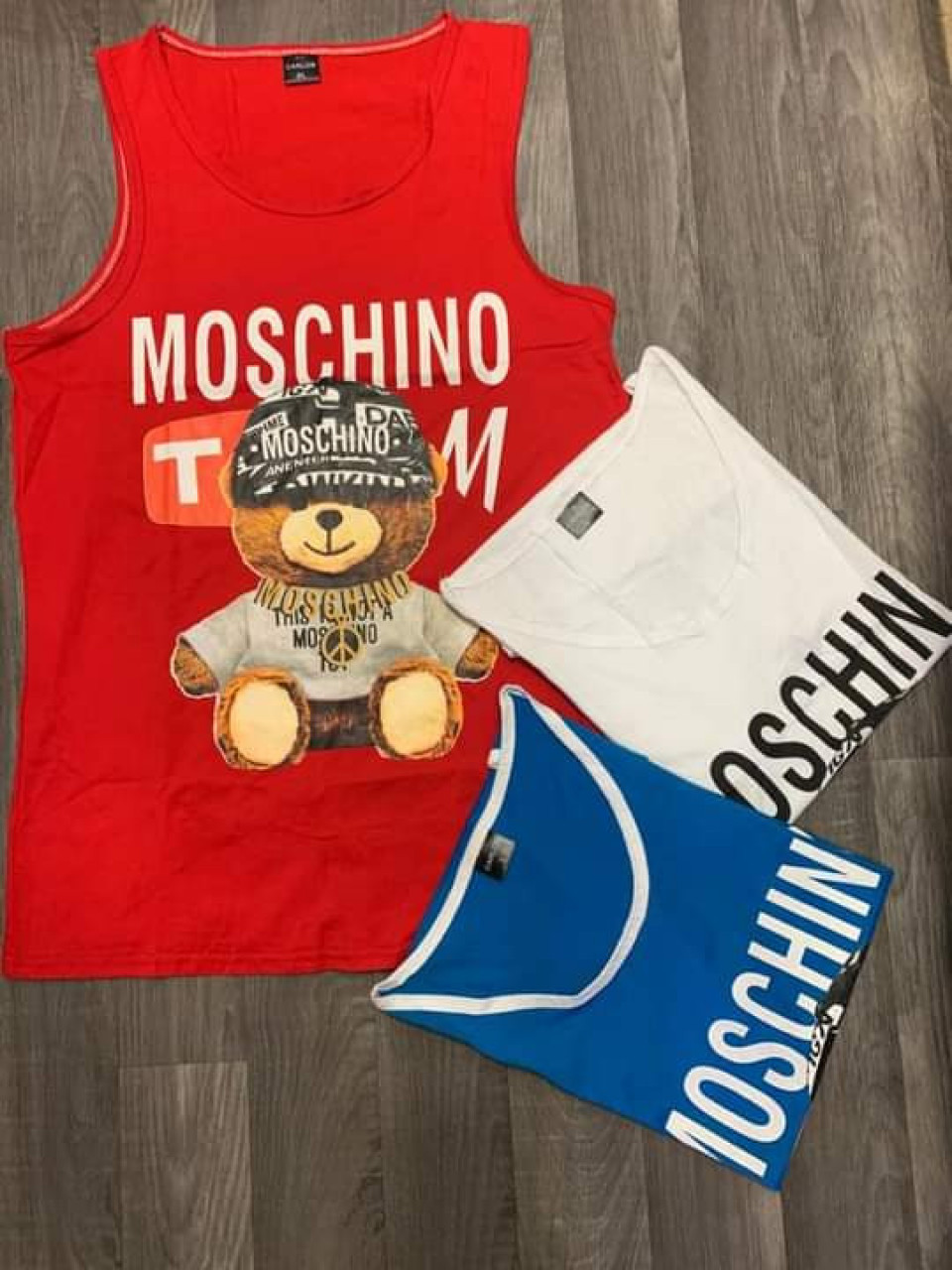T-shirts diferentes, Roupa, Bissau