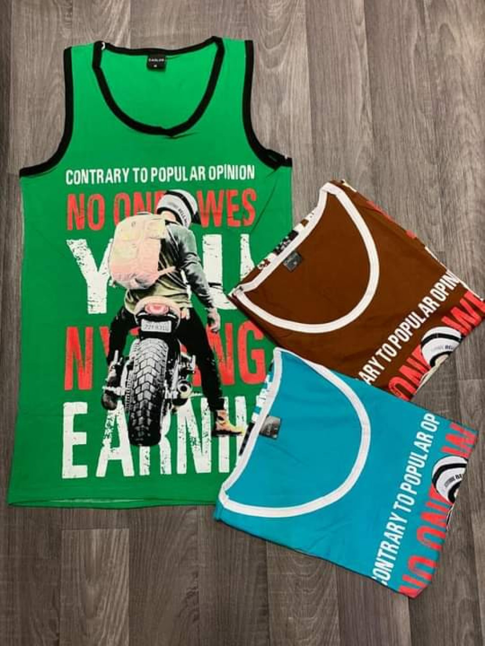 T-shirts diferentes, Roupa, Bissau