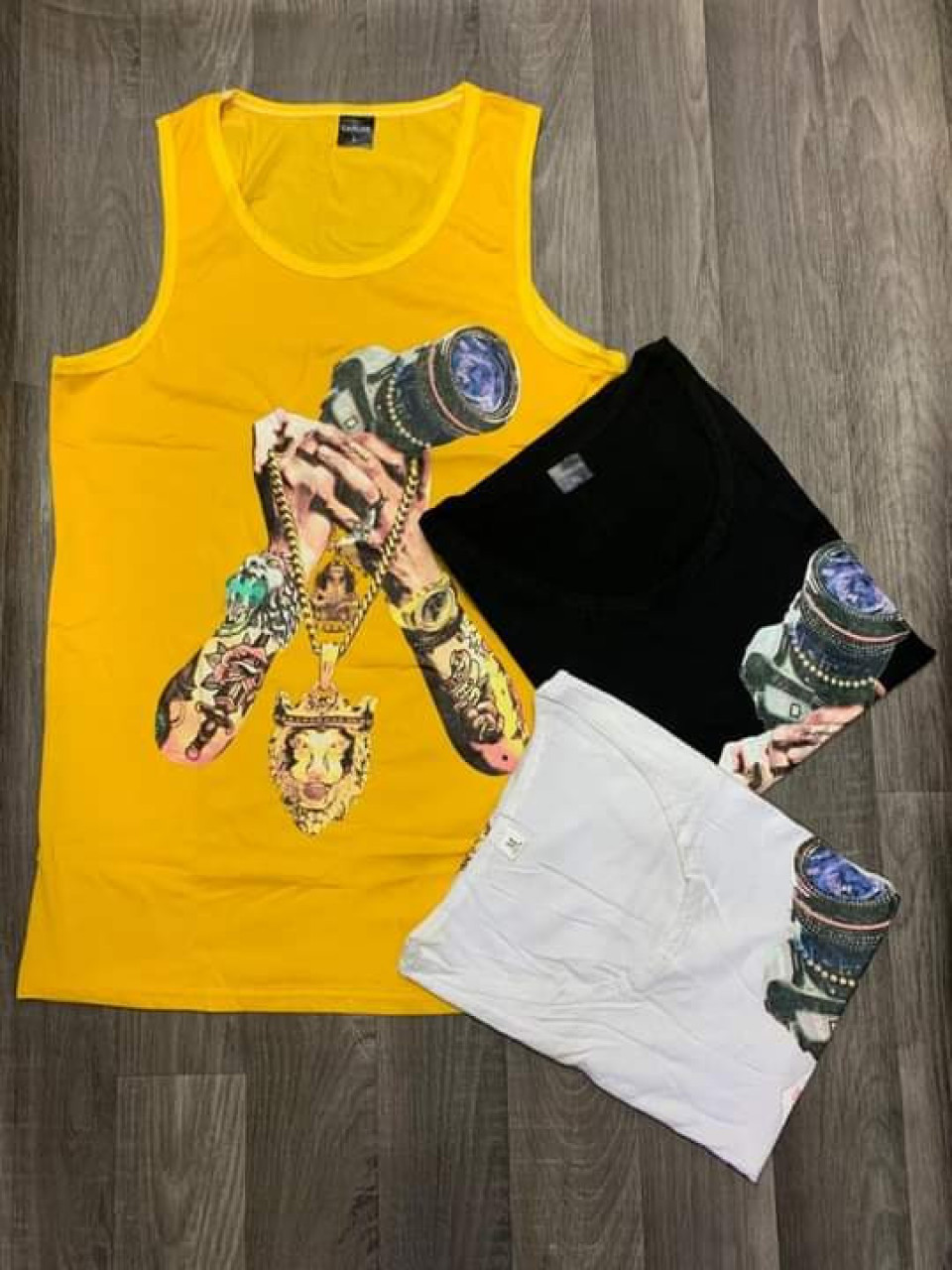T-shirts diferentes, Roupa, Bissau
