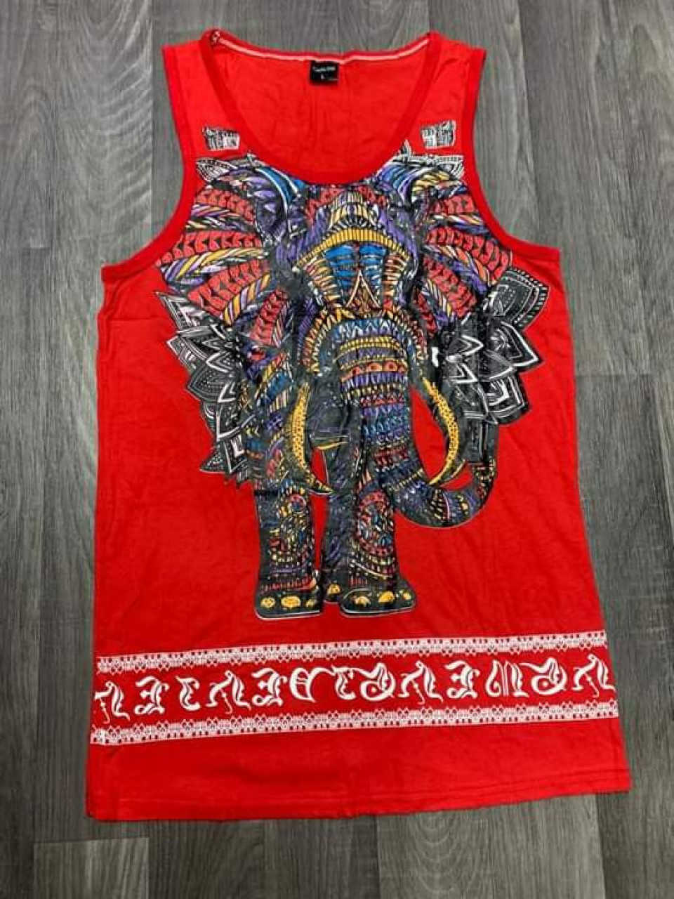 T-shirts diferentes, Roupa, Bissau
