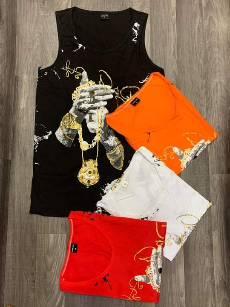 T-shirts diferentes, Roupa, Bissau