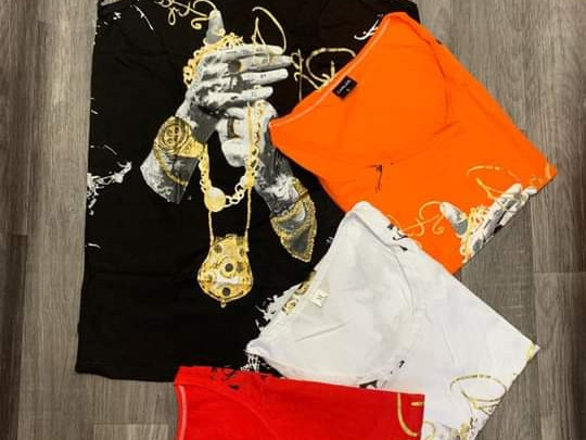 T-shirts diferentes, Roupa, Bissau