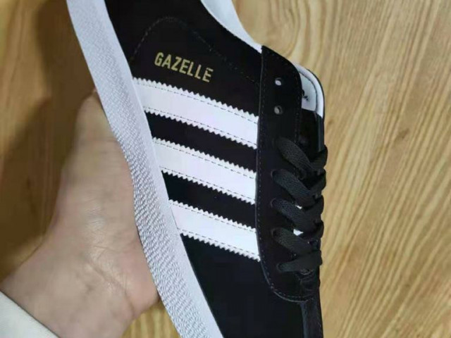 Adidas, Calçado, Bissau