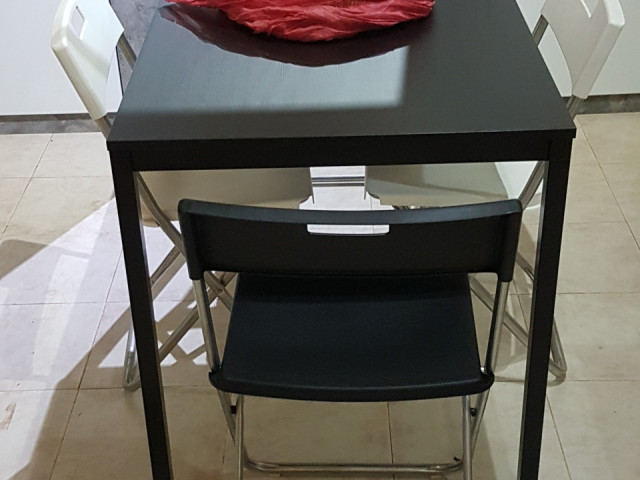 Mesa de cozinha com 4 cadeiras, Mesas - Cadeiras, Bissau