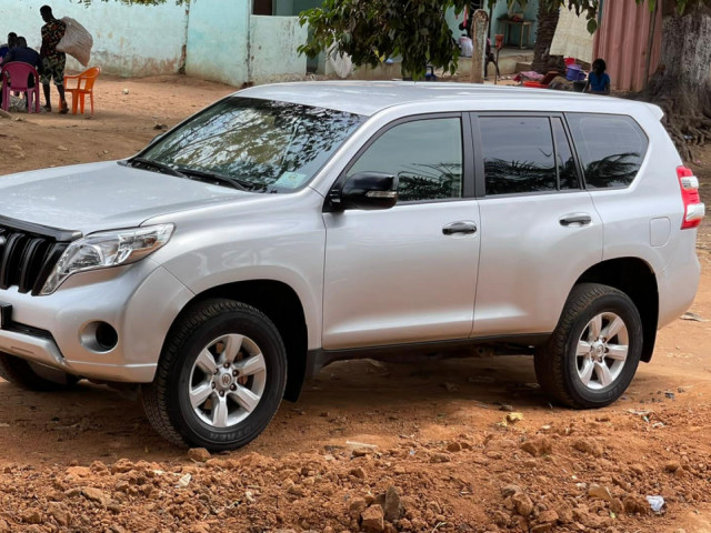 Toyota Land Cruiser Prado, Carros, Bissau