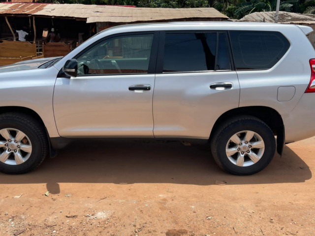 Toyota Land Cruiser Prado, Carros, Bissau