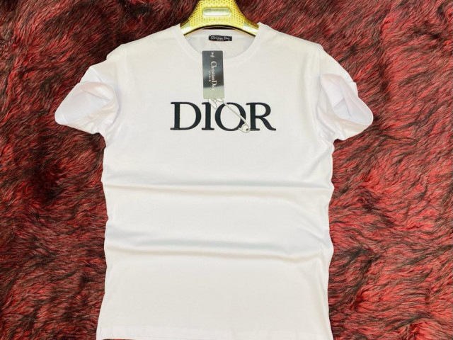 T-shirts diferentes, Roupa, Bissau