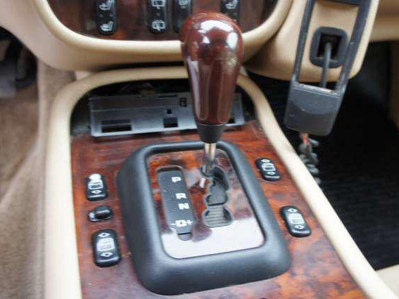 Mercedes-Benz M-Class, Carros, Bissau