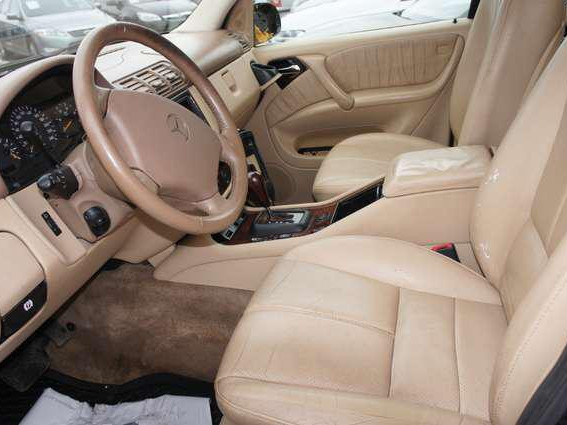 Mercedes-Benz M-Class, Carros, Bissau