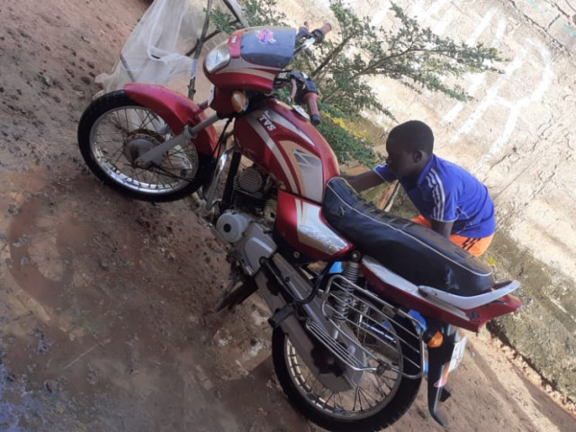 TVS Victor, Motociclos - Scooters, Bissau