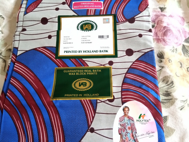Vestidos diferentes, Roupa, Bissau