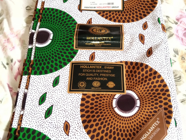 Vestidos diferentes, Roupa, Bissau