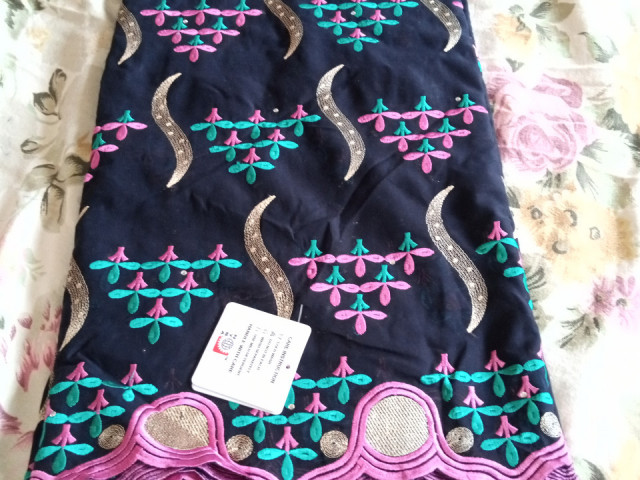 Vestidos diferentes, Roupa, Bissau