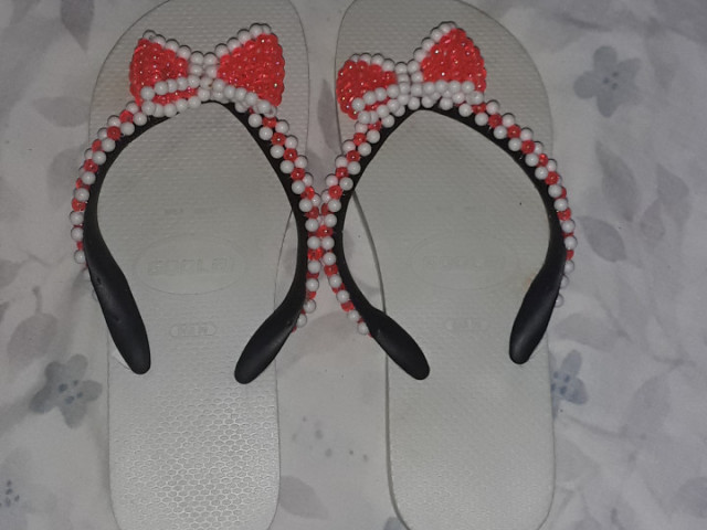 Chinelos diferentes, Calçado, Bissau