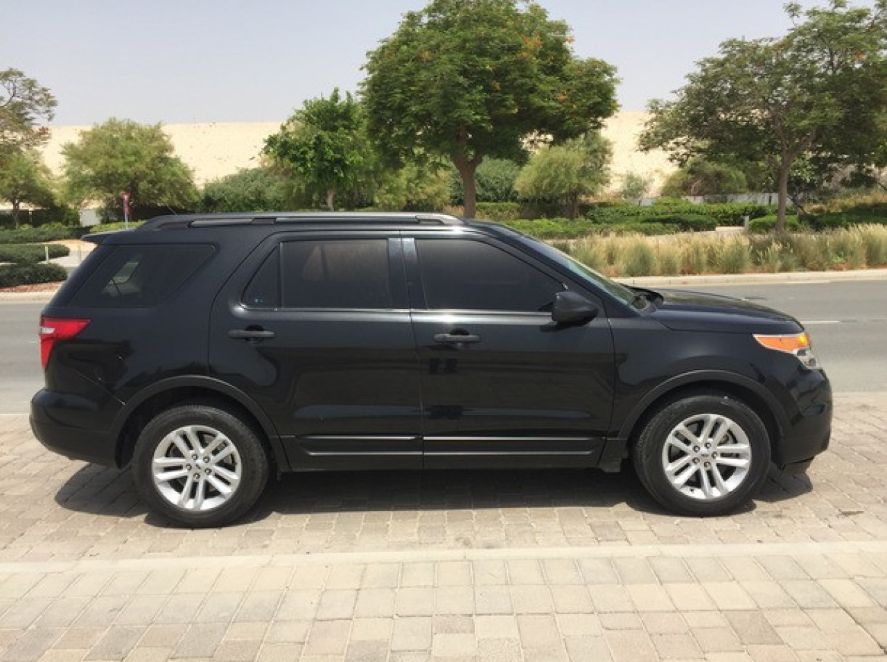Ford Explorer, Carros, Bissau