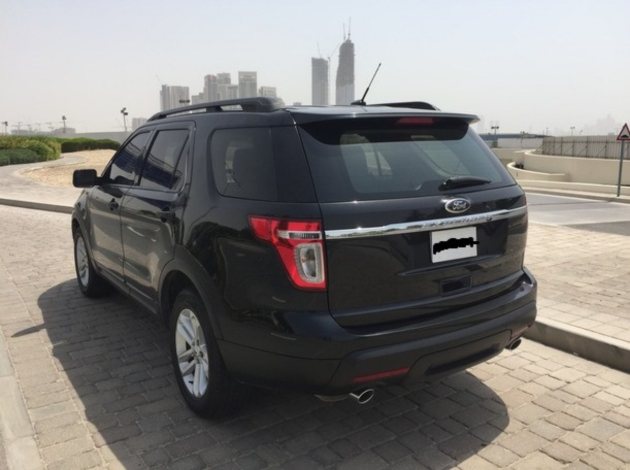 Ford Explorer, Carros, Bissau