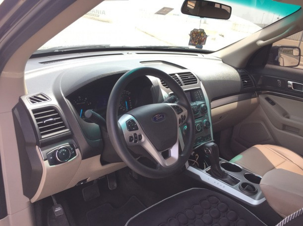 Ford Explorer, Carros, Bissau