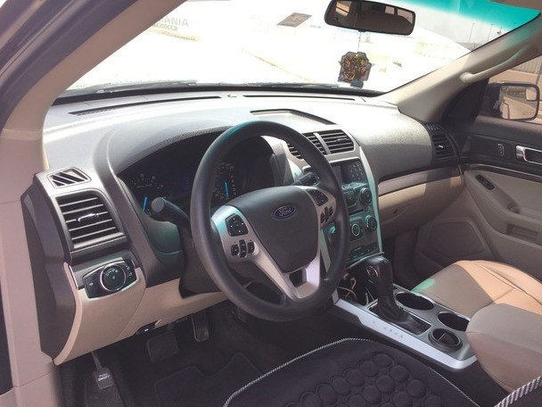 Ford Explorer, Carros, Bissau