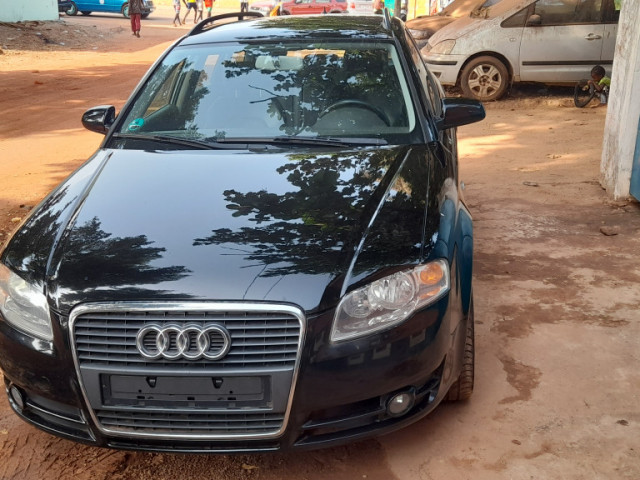 Audi A4, Carros, Bissau