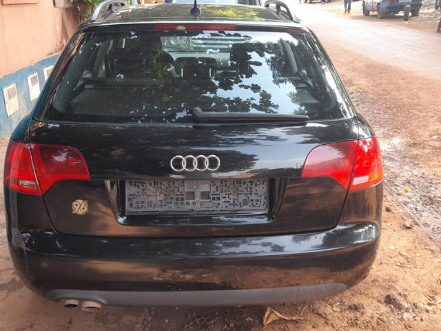 Audi A4, Carros, Bissau