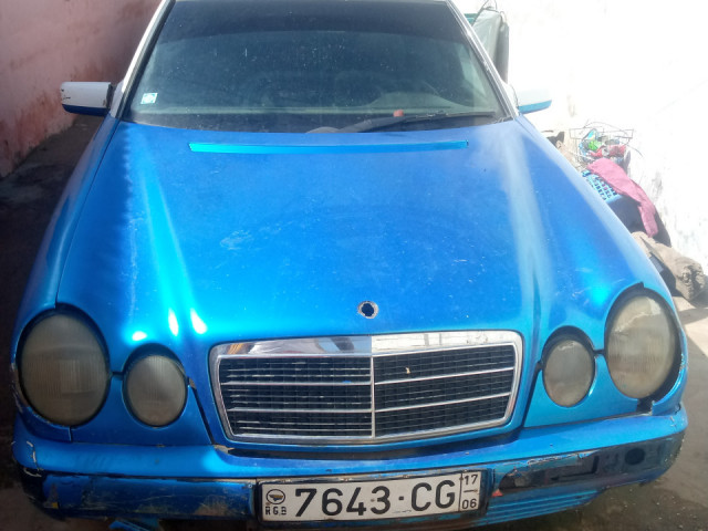 Mercedes-Benz E-Class, Carros, Bissau