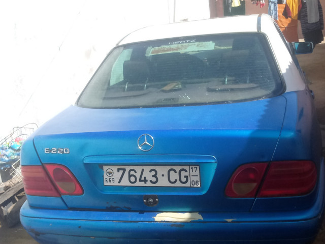 Mercedes-Benz E-Class, Carros, Bissau