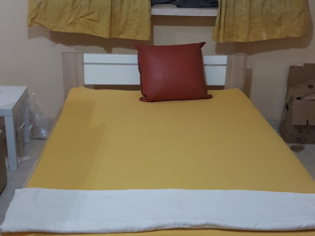 Cama com ripas e colchão, Camas - Poltronas, Bissau