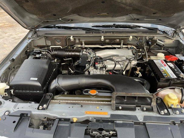 Mitsubishi Pajero, Carros, Bissau