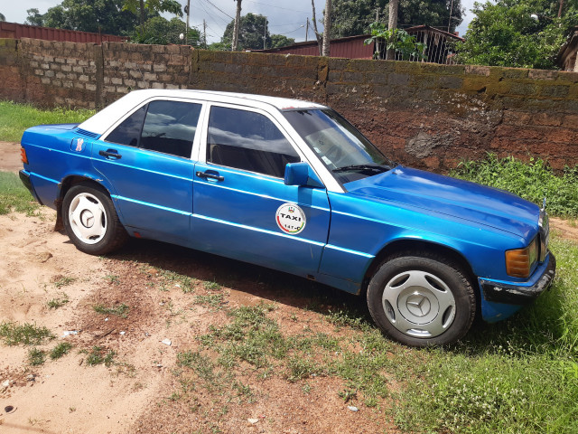 Mercedes-Benz 190, Carros, Bissau