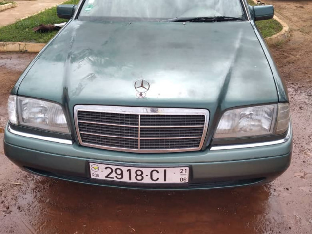Mercedes-Benz C-Class, Carros, Bissau