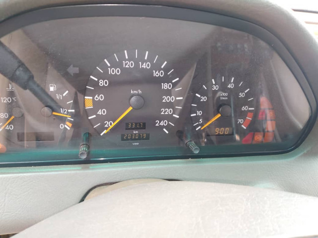 Mercedes-Benz C-Class, Carros, Bissau