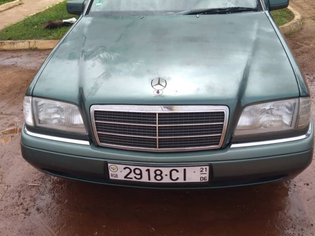 Mercedes-Benz C-Class, Carros, Bissau