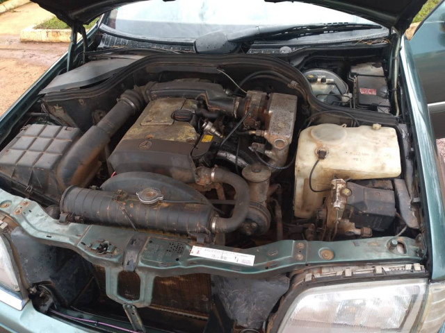 Mercedes-Benz C-Class, Carros, Bissau