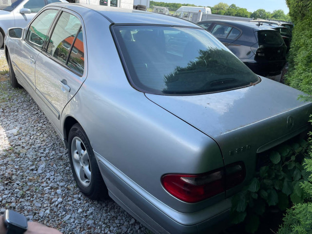 Mercedes Benz E-Class, Carros, Bissau