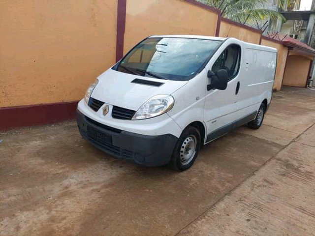 Renault Trafic, Camiões - Autocarros, Bissau