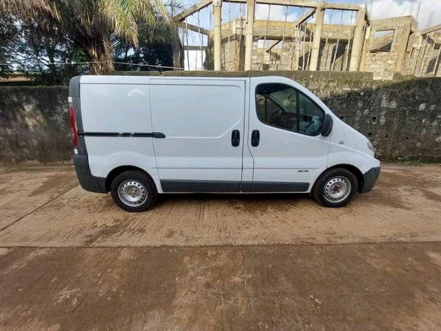 Renault Trafic, Camiões - Autocarros, Bissau